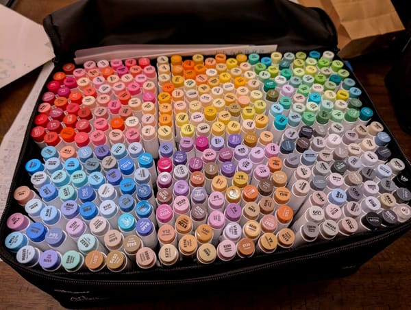 A set of 320 Ohuhu alcohol markers, displayed by their caps facing up. 